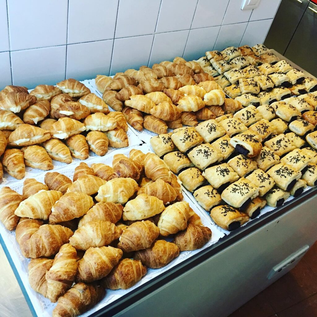 Croissants recién sacados del horno